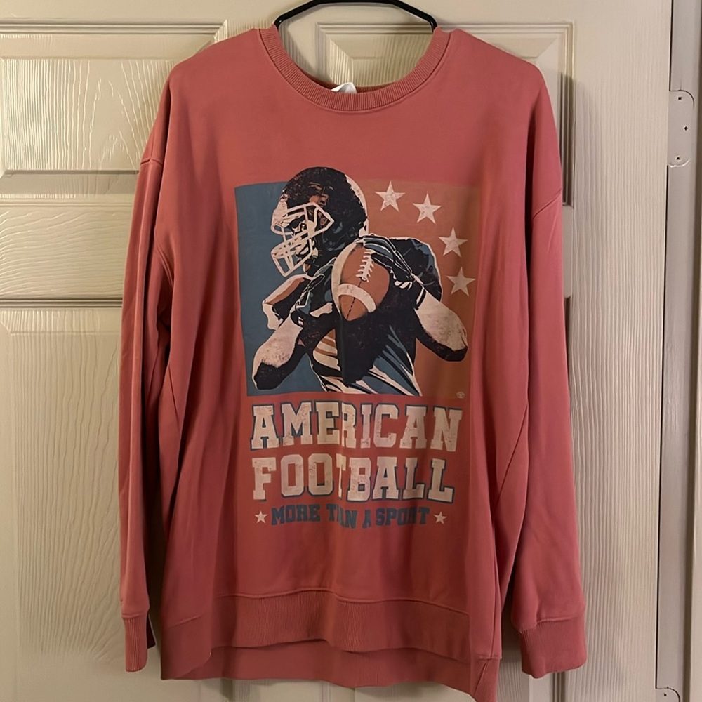 Super comfy crew neck sweatshirt. Perfect for football season